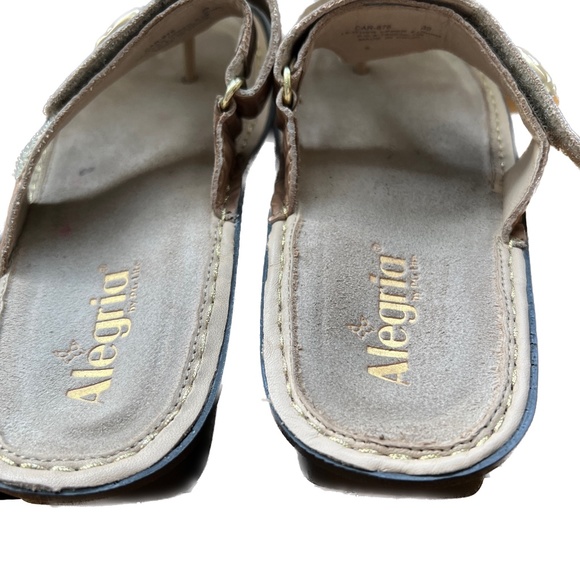 ALEGRIA Carina Sandals Tan Gold Casual Thong Flip Flop Size 39 Hieroglphics - Picture 5 of 10